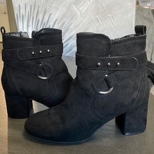 Kelly & Katie Thelima Bootie, Size 6.5, Black